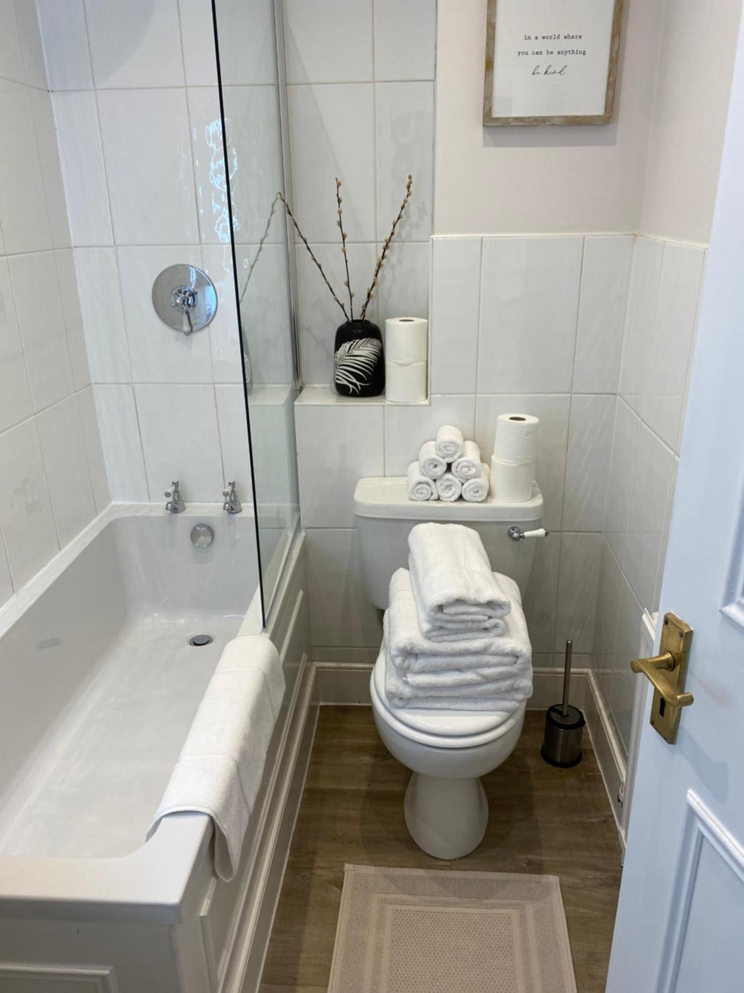 Lovely Large 1 Bed Renovated Flat W Balcony & 600Mb Wifi Лондон Экстерьер фото
